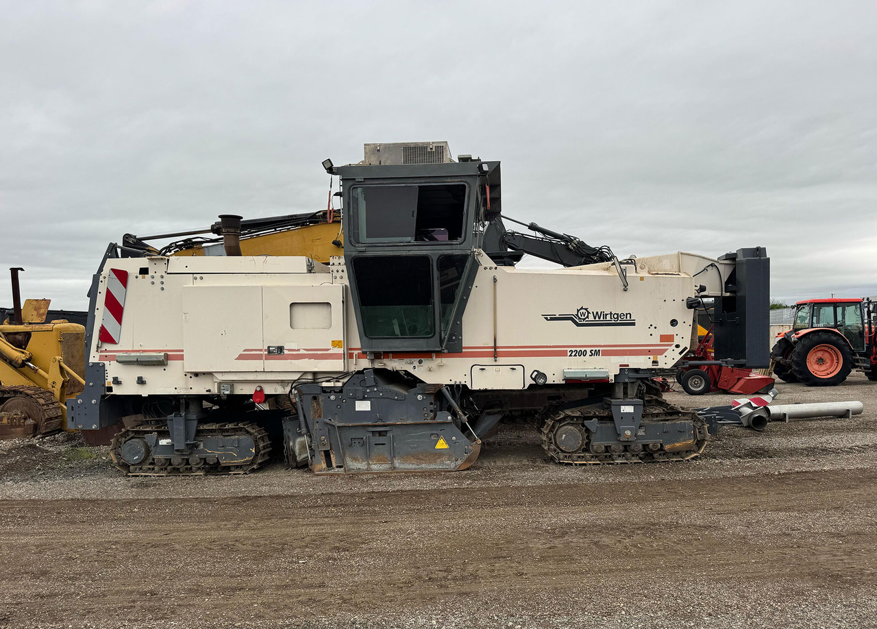 Wirtgen 2200 SM - Fraiseuse à froid: photos 1 Wirtgen 2200 SM - Fraiseuse à froid: photos 1