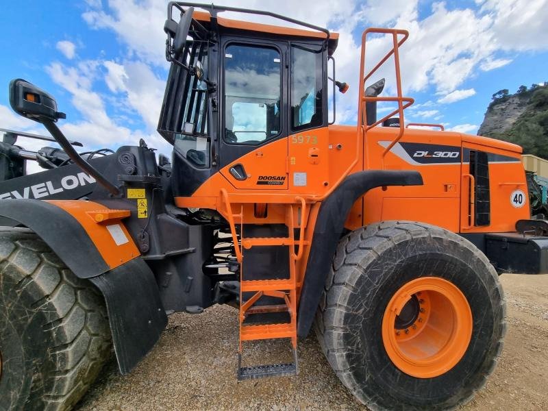Doosan DL300 - Chargeuse sur pneus: photos 4 Doosan DL300 - Chargeuse sur pneus: photos 4