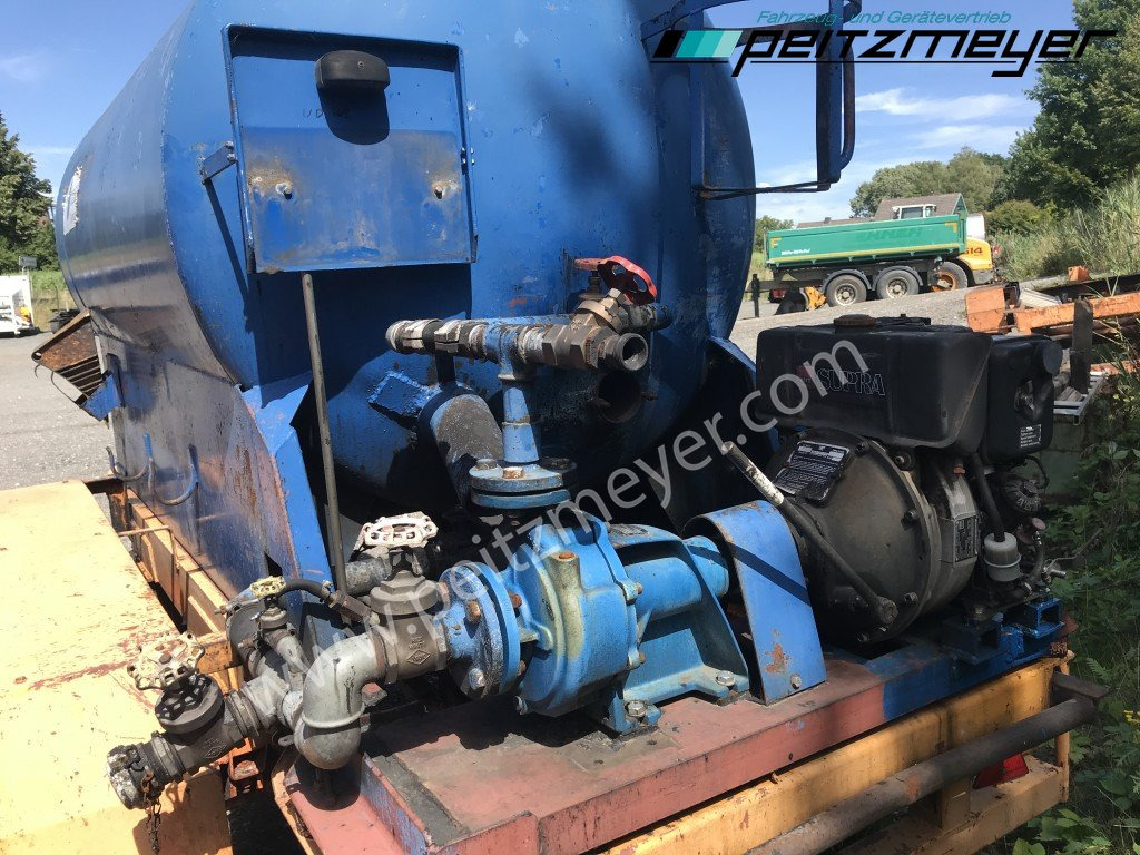 BATHE TANDEMANHÄNGER Bitum / Teerkocher 2,8 m³ - Répandeuse: photos 4 BATHE TANDEMANHÄNGER Bitum / Teerkocher 2,8 m³ - Répandeuse: photos 4