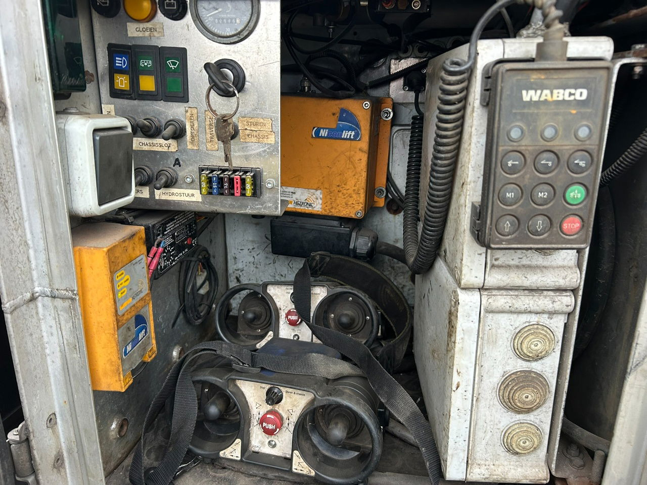 Hammar 195 HC / 20 ft, 2 x 20 ft 40 ft HC, power pack Diesel, Wireless controller 2 x, telescopic chassis - Semi-remorque porte-conteneur/ Caisse mobile: photos 5 Hammar 195 HC / 20 ft, 2 x 20 ft 40 ft HC, power pack Diesel, Wireless controller 2 x, telescopic chassis - Semi-remorque porte-conteneur/ Caisse mobile: photos 5