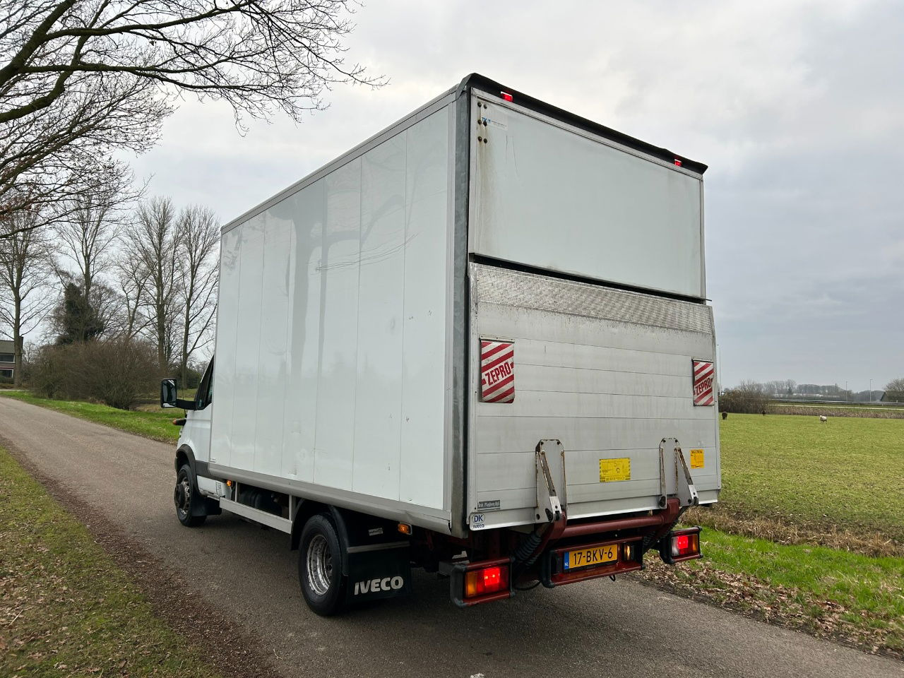 Iveco Daily 65 65 C 15 / laadklep 750 kg / apk 7-2026 / only 82068 km / bak H 237 B 226 L 417 - Camion fourgon: photos 4 Iveco Daily 65 65 C 15 / laadklep 750 kg / apk 7-2026 / only 82068 km / bak H 237 B 226 L 417 - Camion fourgon: photos 4