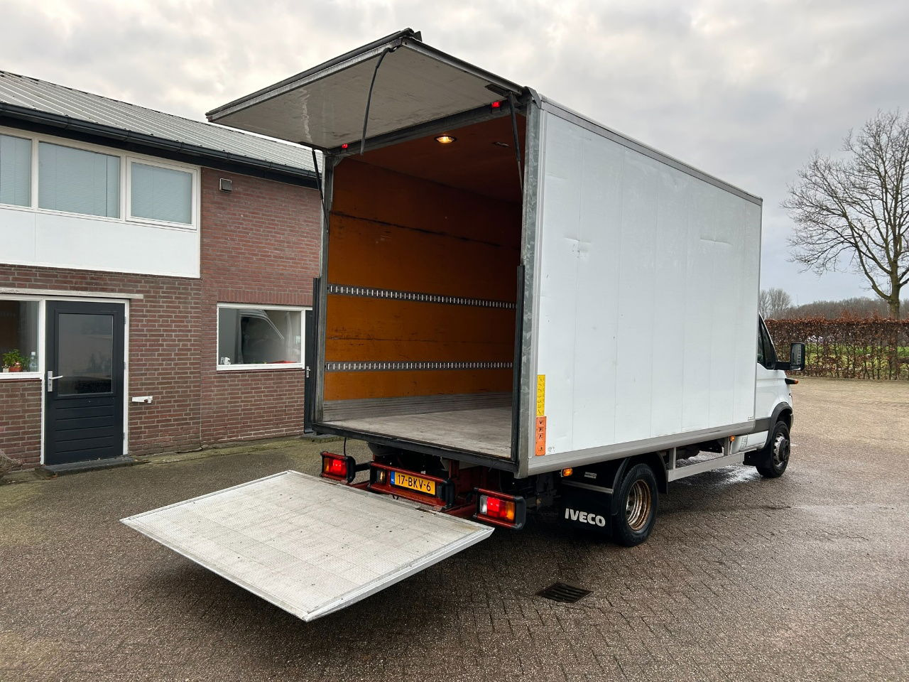 Iveco Daily 65 65 C 15 / laadklep 750 kg / apk 7-2026 / only 82068 km / bak H 237 B 226 L 417 - Camion fourgon: photos 5 Iveco Daily 65 65 C 15 / laadklep 750 kg / apk 7-2026 / only 82068 km / bak H 237 B 226 L 417 - Camion fourgon: photos 5