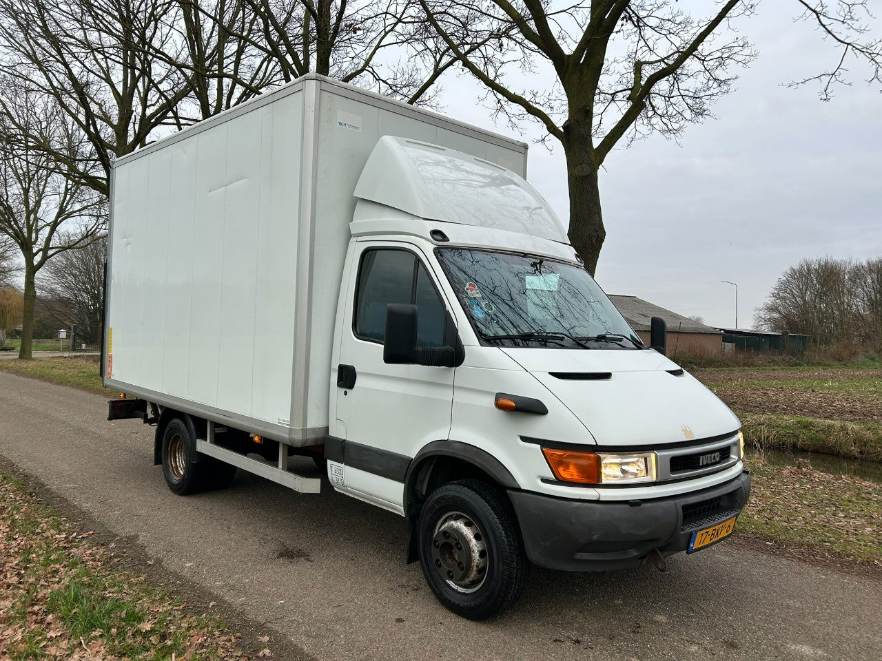 Iveco Daily 65 65 C 15 / laadklep 750 kg / apk 7-2026 / only 82068 km / bak H 237 B 226 L 417 - Camion fourgon: photos 2 Iveco Daily 65 65 C 15 / laadklep 750 kg / apk 7-2026 / only 82068 km / bak H 237 B 226 L 417 - Camion fourgon: photos 2