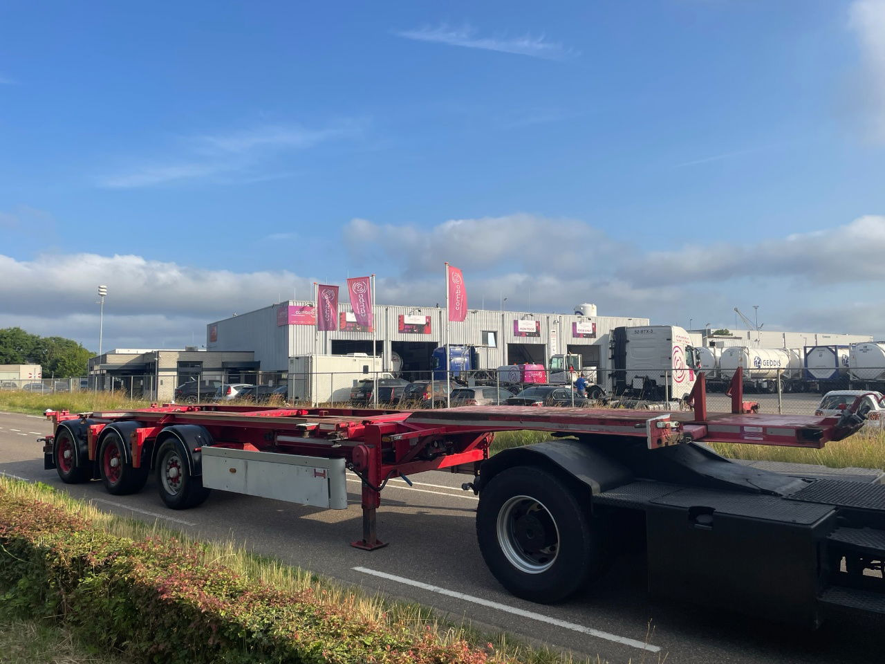 Renders ROC 16.27 CC X steering / Disc brakes /Lifting axle 20-30-40-45 FT HC - Semi-remorque porte-conteneur/ Caisse mobile: photos 5 Renders ROC 16.27 CC X steering / Disc brakes /Lifting axle 20-30-40-45 FT HC - Semi-remorque porte-conteneur/ Caisse mobile: photos 5