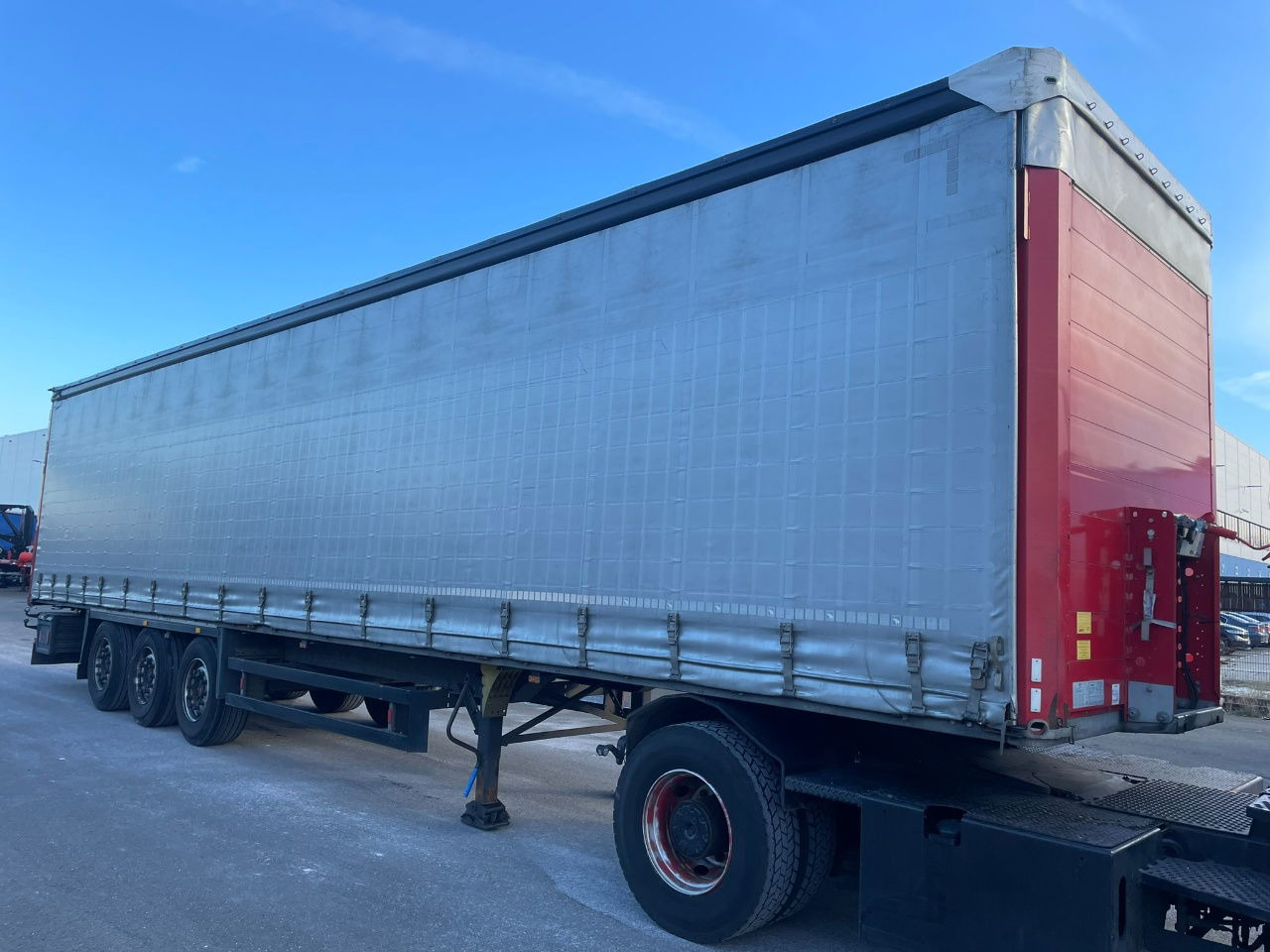 Schmitz Cargobull SCB-S3T EN 12642-XL / Allu borden / disc brakes / 2 x toolbox / tuf 4-2026 - Semi-remorque rideaux coulissants: photos 2 Schmitz Cargobull SCB-S3T EN 12642-XL / Allu borden / disc brakes / 2 x toolbox / tuf 4-2026 - Semi-remorque rideaux coulissants: photos 2