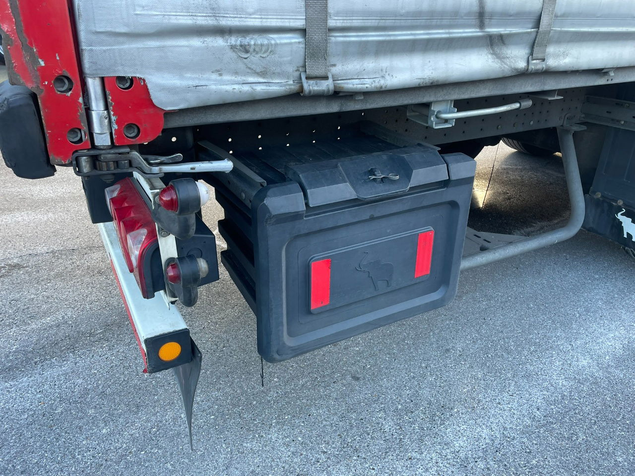 Schmitz Cargobull SCB-S3T EN 12642-XL / Allu borden / disc brakes / 2 x toolbox / tuf 4-2026 - Semi-remorque rideaux coulissants: photos 5 Schmitz Cargobull SCB-S3T EN 12642-XL / Allu borden / disc brakes / 2 x toolbox / tuf 4-2026 - Semi-remorque rideaux coulissants: photos 5