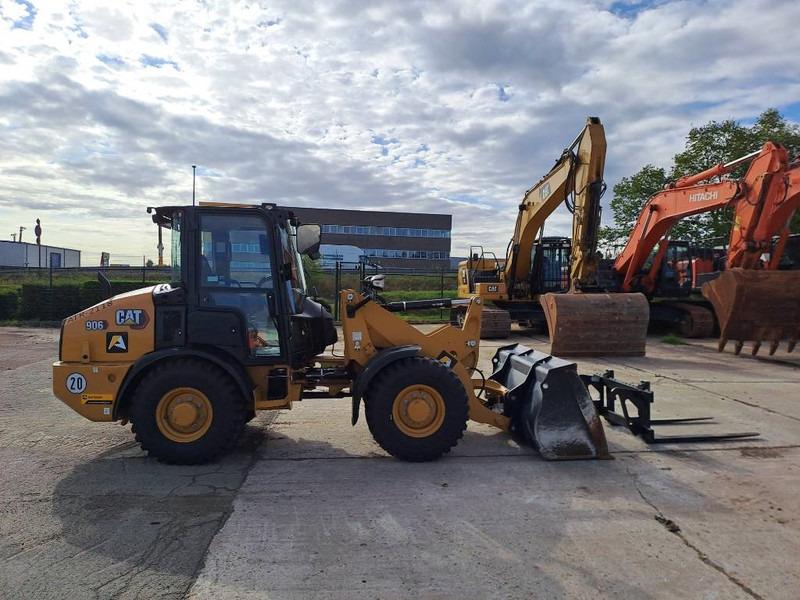 Cat 906 (Bucket + Forks) - Chargeuse sur pneus: photos 5 Cat 906 (Bucket + Forks) - Chargeuse sur pneus: photos 5