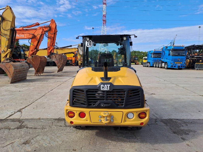 Cat 906 (Bucket + Forks) - Chargeuse sur pneus: photos 3 Cat 906 (Bucket + Forks) - Chargeuse sur pneus: photos 3