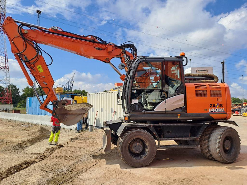 Hitachi ZX140WTB-6 - Pelle sur pneus: photos 1 Hitachi ZX140WTB-6 - Pelle sur pneus: photos 1