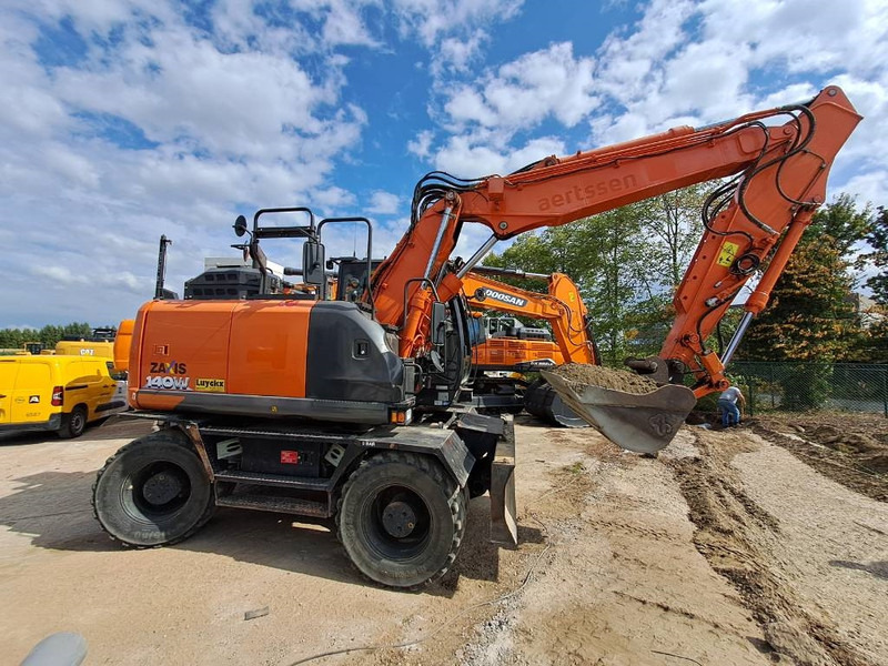 Hitachi ZX140WTB-6 - Pelle sur pneus: photos 5 Hitachi ZX140WTB-6 - Pelle sur pneus: photos 5