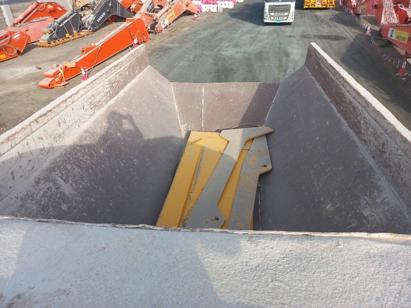 Komatsu HM400-3R (4 pcs available in Abu Dhabi) - Tombereau articulé: photos 5 Komatsu HM400-3R (4 pcs available in Abu Dhabi) - Tombereau articulé: photos 5