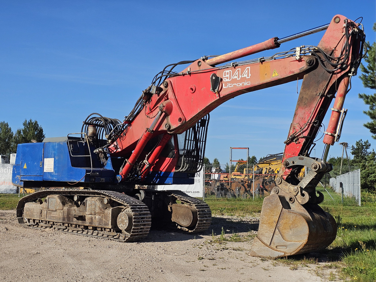LIEBHERR R944B VH-HD. UHD boom and standart boom included. - Pelle de démolition: photos 3 LIEBHERR R944B VH-HD. UHD boom and standart boom included. - Pelle de démolition: photos 3
