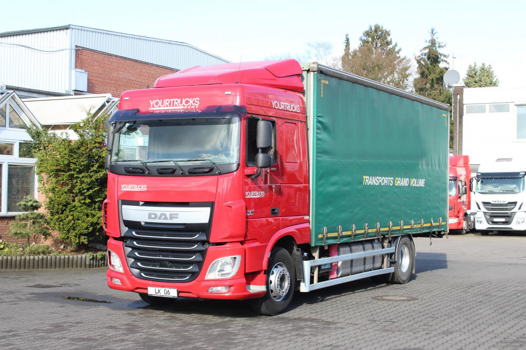 Daf XF 460 Space Cab Plane-Jumbo Retarder Hubdach - Camion à rideaux coulissants: photos 1 Daf XF 460 Space Cab Plane-Jumbo Retarder Hubdach - Camion à rideaux coulissants: photos 1