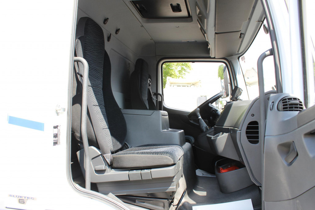 Mercedes-Benz Atego 1321 E6 Koffer Klima Kamera Schalter LBW - Camion fourgon: photos 4 Mercedes-Benz Atego 1321 E6 Koffer Klima Kamera Schalter LBW - Camion fourgon: photos 4