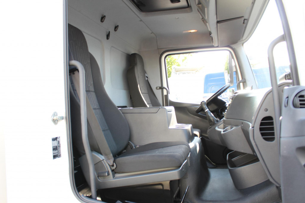 Mercedes-Benz Atego 818 E6 Koffer 6m Klima LDW Schalter LBW - Fourgon grand volume: photos 3 Mercedes-Benz Atego 818 E6 Koffer 6m Klima LDW Schalter LBW - Fourgon grand volume: photos 3