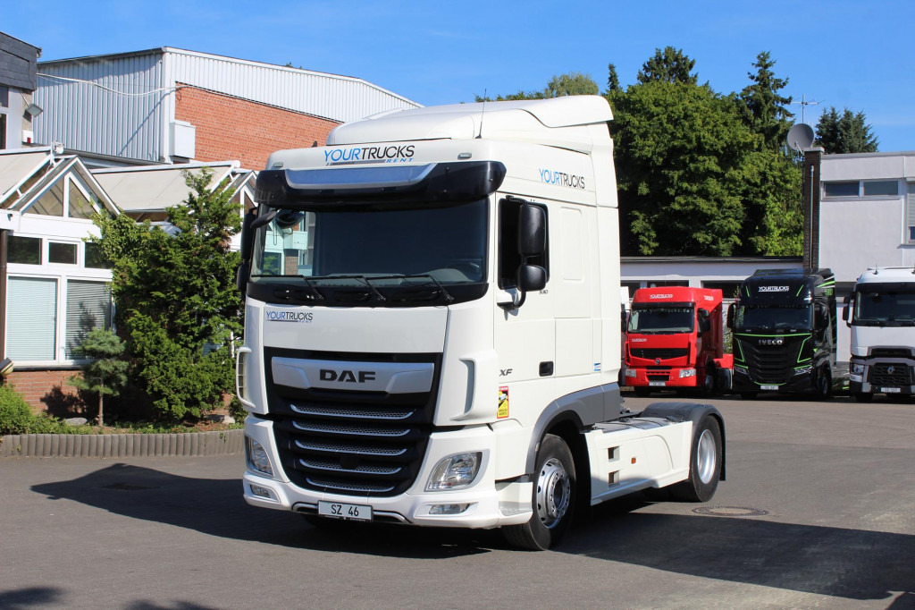 Daf XF 530 SC Retarder ACC LDWS Standklima Kühlbox - Tracteur routier: photos 1 Daf XF 530 SC Retarder ACC LDWS Standklima Kühlbox - Tracteur routier: photos 1