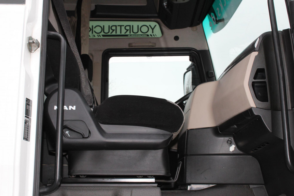 MAN TGX 18.460 E6 XXL Retarder Kühlbox Navi 2Tanks - Tracteur routier: photos 4 MAN TGX 18.460 E6 XXL Retarder Kühlbox Navi 2Tanks - Tracteur routier: photos 4