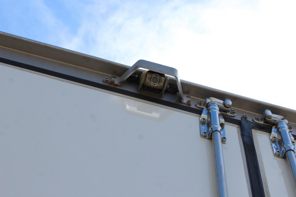 Volvo FL 260 E6 TK T800R 16t Strom Türen+LBW FRC - Camion frigorifique: photos 5 Volvo FL 260 E6 TK T800R 16t Strom Türen+LBW FRC - Camion frigorifique: photos 5