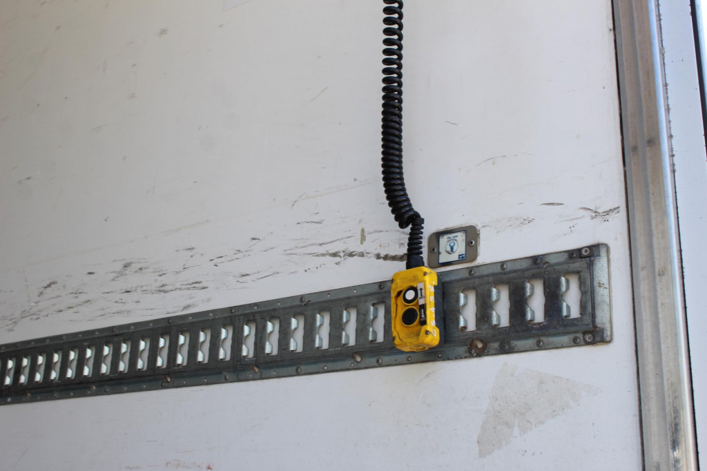 Volvo FL 260 E6 TK T800R 16t Strom Türen+LBW FRC - Camion frigorifique: photos 3 Volvo FL 260 E6 TK T800R 16t Strom Türen+LBW FRC - Camion frigorifique: photos 3