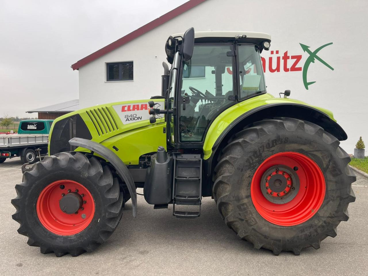 CLAAS Axion 840 CIS Hexashift - Tracteur agricole: photos 2 CLAAS Axion 840 CIS Hexashift - Tracteur agricole: photos 2