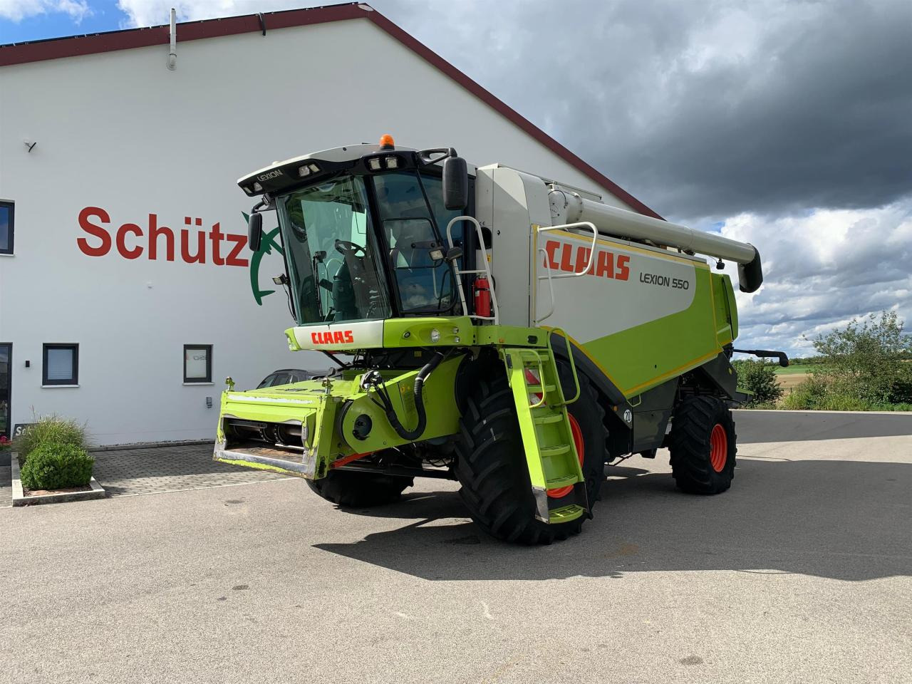 CLAAS Lexion 550 mit Schneidwerk V660, 3D und Klimaautomatik, gepflegter Zustand, Baujahr 2009 - Moissonneuse-batteuse: photos 1 CLAAS Lexion 550 mit Schneidwerk V660, 3D und Klimaautomatik, gepflegter Zustand, Baujahr 2009 - Moissonneuse-batteuse: photos 1