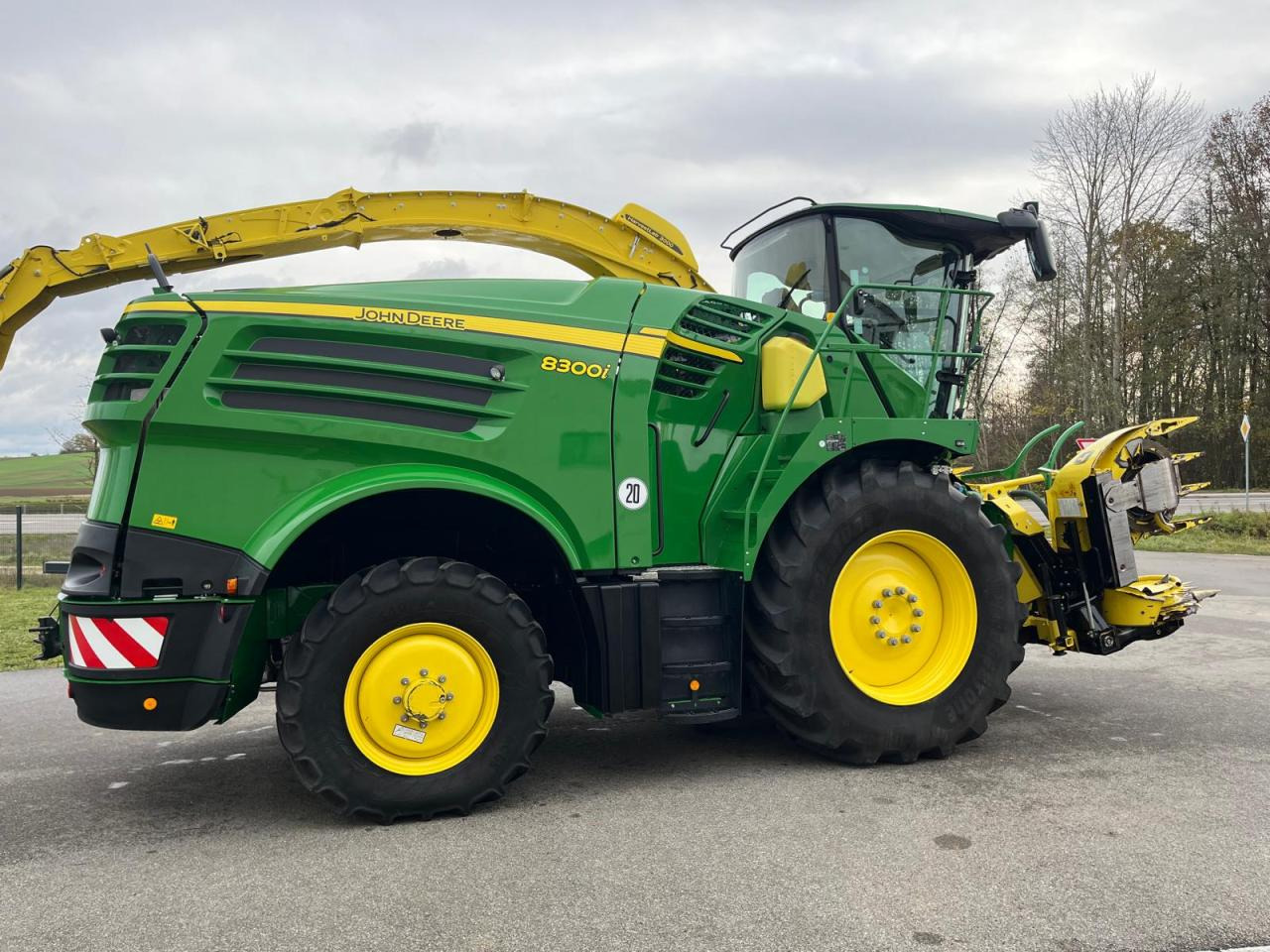 John Deere 8300i Feldhäcksler, Harvestlap, Pickup, Kemper, erst 910 Betriebsstunden, Baujahr 2018 - Ensileuse: photos 5 John Deere 8300i Feldhäcksler, Harvestlap, Pickup, Kemper, erst 910 Betriebsstunden, Baujahr 2018 - Ensileuse: photos 5