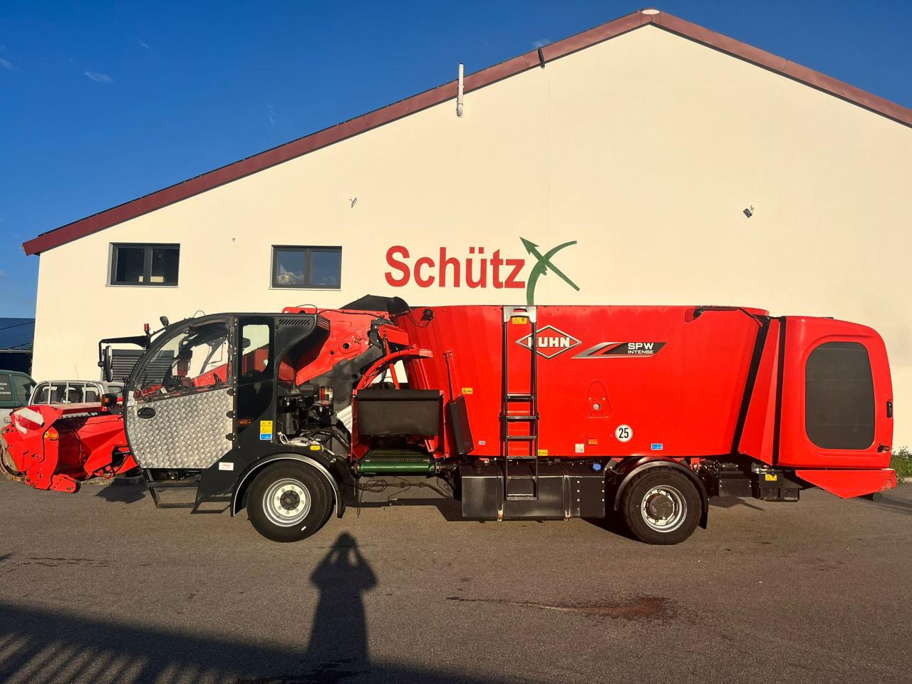 Kuhn 14.2 CS / Futtermischwagen / 2 Schnecken - Mélangeuse: photos 2 Kuhn 14.2 CS / Futtermischwagen / 2 Schnecken - Mélangeuse: photos 2