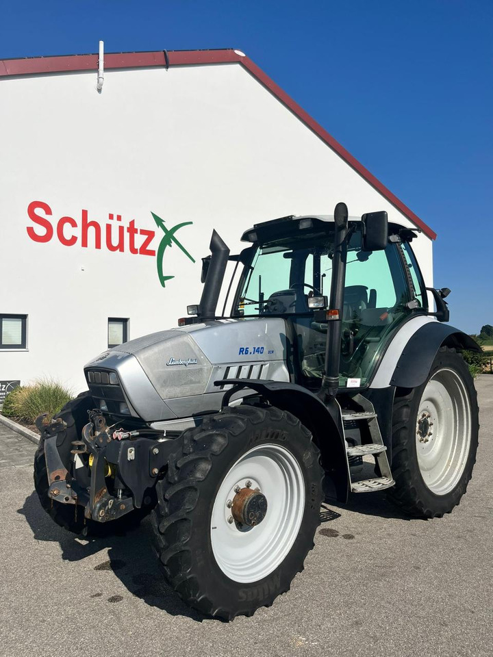 Lamborghini R6.140 DCR mit Frontzapfwelle und Frontkraftheber, Pflegeschlepper - Tracteur agricole: photos 1 Lamborghini R6.140 DCR mit Frontzapfwelle und Frontkraftheber, Pflegeschlepper - Tracteur agricole: photos 1