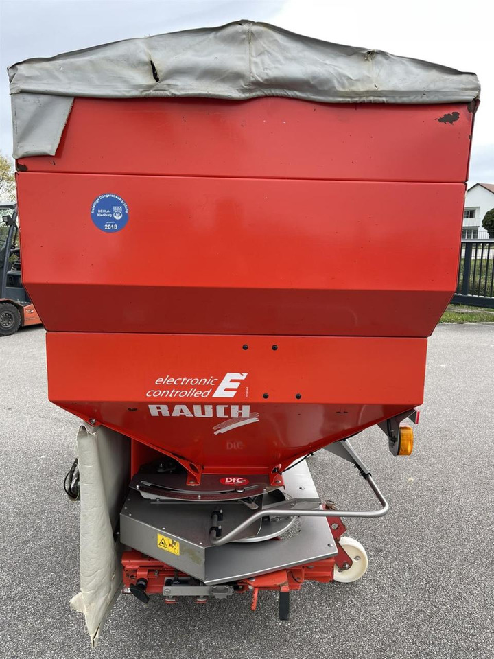 Rauch Axera H EMC 1102 mit Rauch Quantron P Bedienterminal, Abdeckplane, Rollvorrichtung - Distributeur d'engrais: photos 4 Rauch Axera H EMC 1102 mit Rauch Quantron P Bedienterminal, Abdeckplane, Rollvorrichtung - Distributeur d'engrais: photos 4