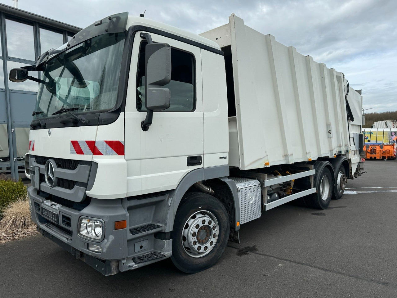 Mercedes-Benz Actros 2532 6x2 MP3 Faun Power Press 524 Mercedes-Benz Actros 2532 6x2 MP3 Faun Power Press 524 - Benne à ordures ménagères: photos 1 Mercedes-Benz Actros 2532 6x2 MP3 Faun Power Press 524 Mercedes-Benz Actros 2532 6x2 MP3 Faun Power Press 524 - Benne à ordures ménagères: photos 1