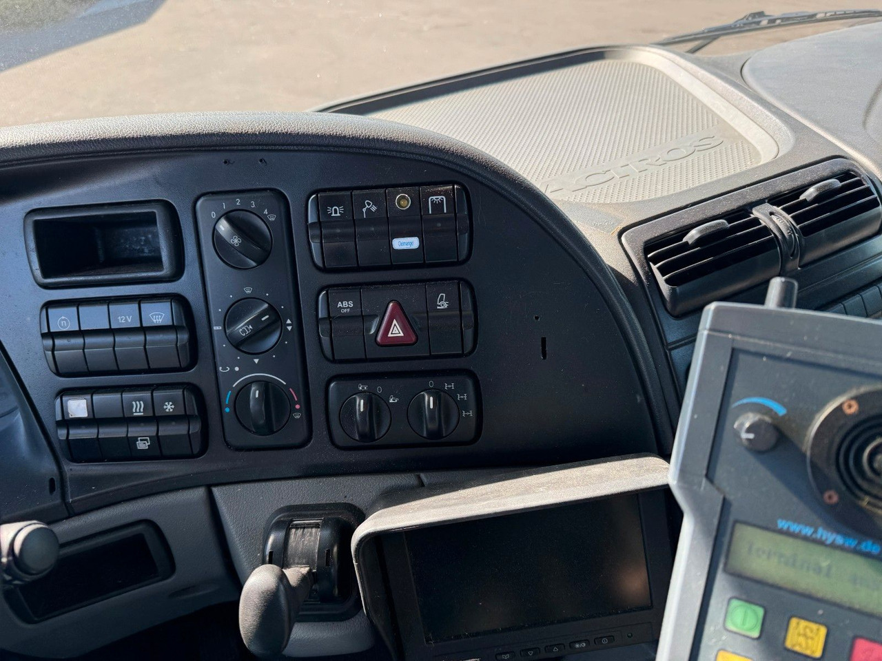 Mercedes-Benz Actros 3341 6x6 Kipperfahrgestell mit Zylinder - Châssis cabine: photos 4 Mercedes-Benz Actros 3341 6x6 Kipperfahrgestell mit Zylinder - Châssis cabine: photos 4