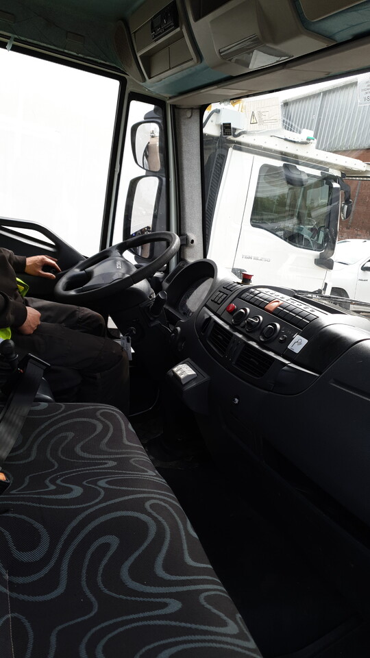 Mallaghan Water truck WSU 3000 on IVECO - Équipement aéroportuaire: photos 3 Mallaghan Water truck WSU 3000 on IVECO - Équipement aéroportuaire: photos 3