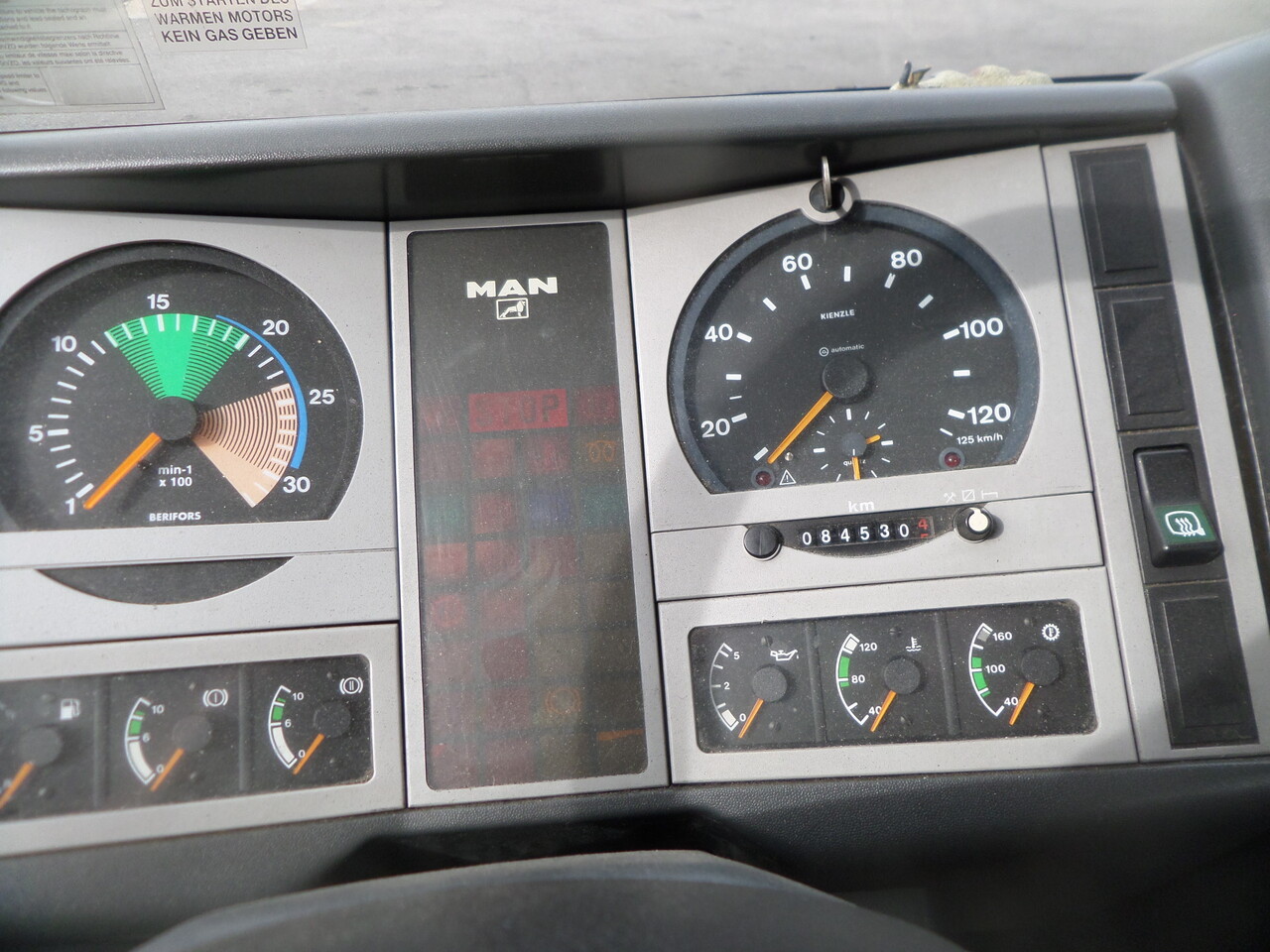 Schrader Water truck WSU 3000 MAN - Équipement aéroportuaire: photos 5 Schrader Water truck WSU 3000 MAN - Équipement aéroportuaire: photos 5