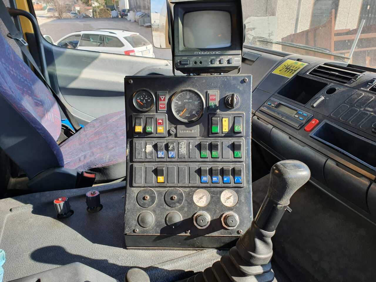 Runway Sweeper Johnston-Beam Scania P400 Model Beam S14000 - Balayeuse de voirie: photos 3 Runway Sweeper Johnston-Beam Scania P400 Model Beam S14000 - Balayeuse de voirie: photos 3