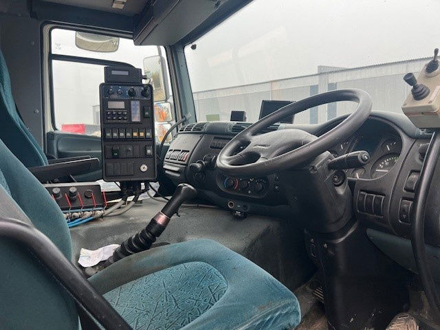 DAF 65 FA65.180 CF - Balayeuse de voirie: photos 5 DAF 65 FA65.180 CF - Balayeuse de voirie: photos 5