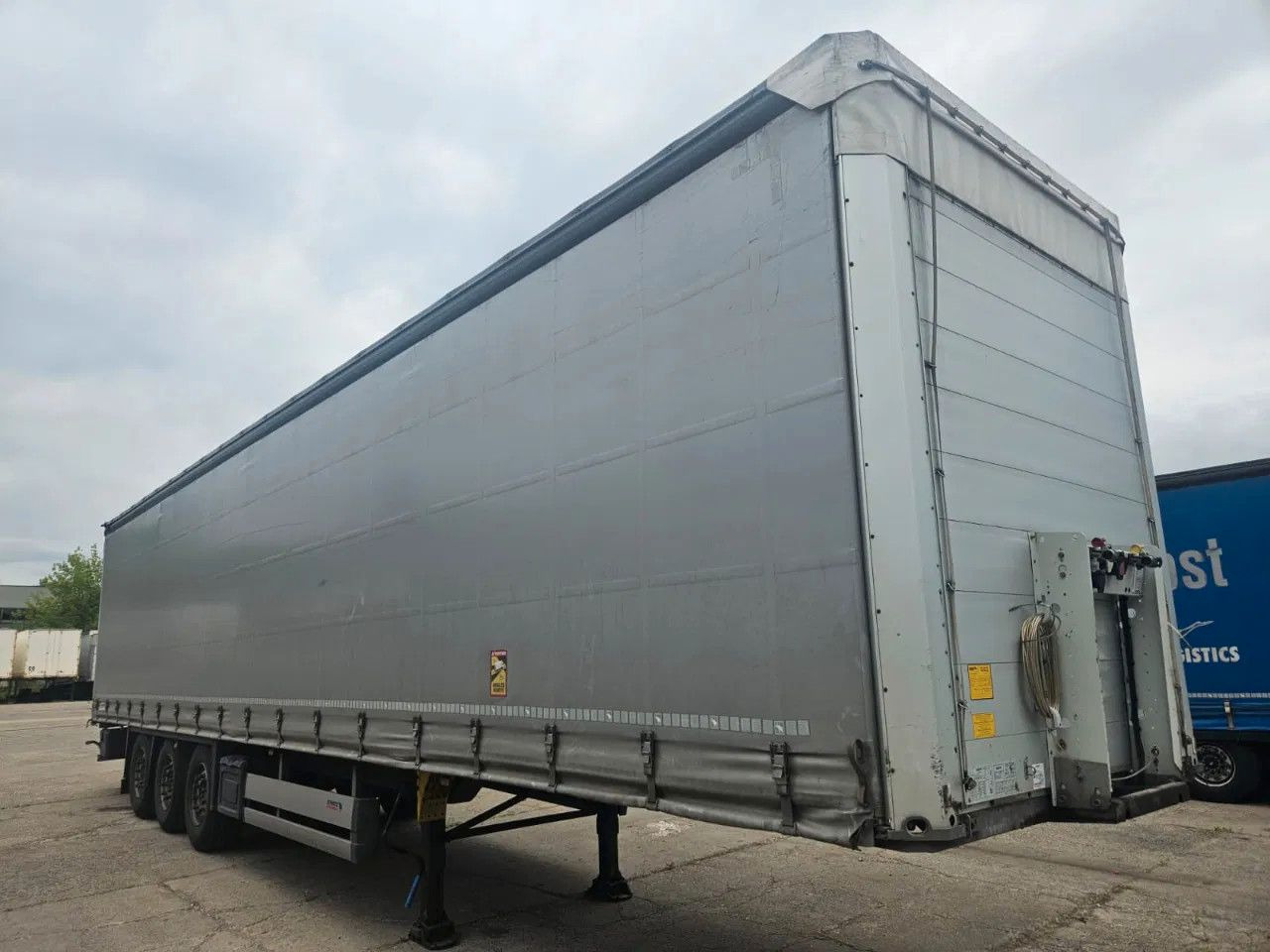 Schmitz Cargobull SCB S3T Standard 3 units! Lifting Axle A&C, XL C - Semi-remorque rideaux coulissants: photos 1 Schmitz Cargobull SCB S3T Standard 3 units! Lifting Axle A&C, XL C - Semi-remorque rideaux coulissants: photos 1
