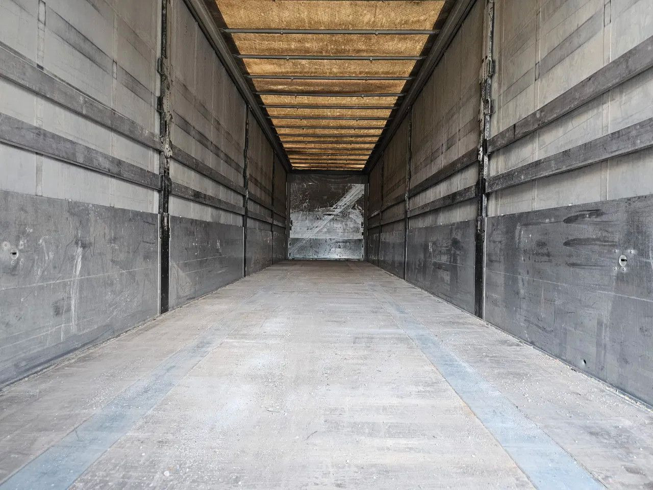 Schwarzmüller S1 J-seria, Side walls, Lifting Axle - Semi-remorque rideaux coulissants: photos 5 Schwarzmüller S1 J-seria, Side walls, Lifting Axle - Semi-remorque rideaux coulissants: photos 5