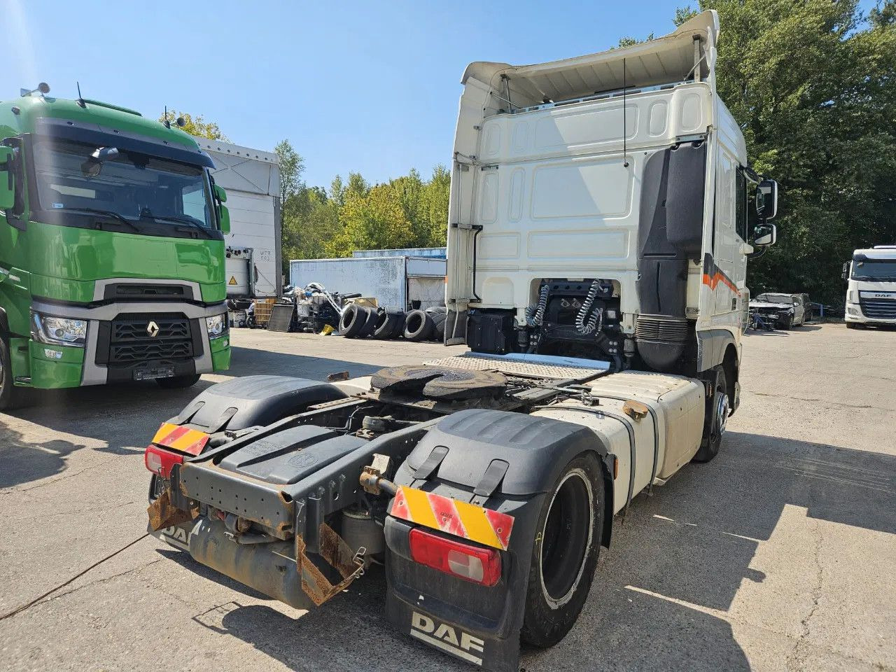 DAF XF 460 Space Cab Standklima 2 units - Tracteur routier: photos 4 DAF XF 460 Space Cab Standklima 2 units - Tracteur routier: photos 4