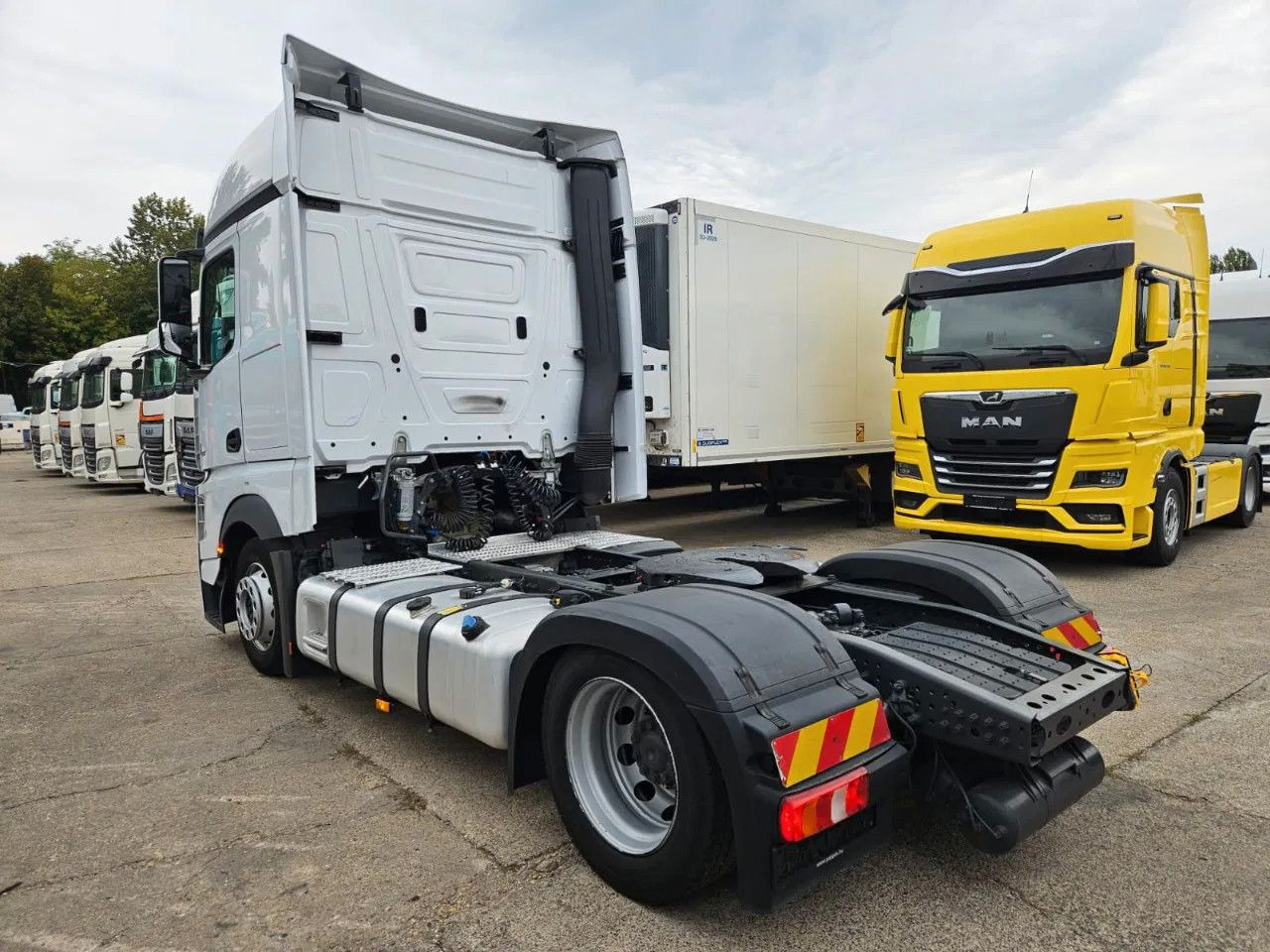 Mercedes-Benz Actros 1851 Mega, BigSpace, Standklima, 2 units - Tracteur routier: photos 4 Mercedes-Benz Actros 1851 Mega, BigSpace, Standklima, 2 units - Tracteur routier: photos 4