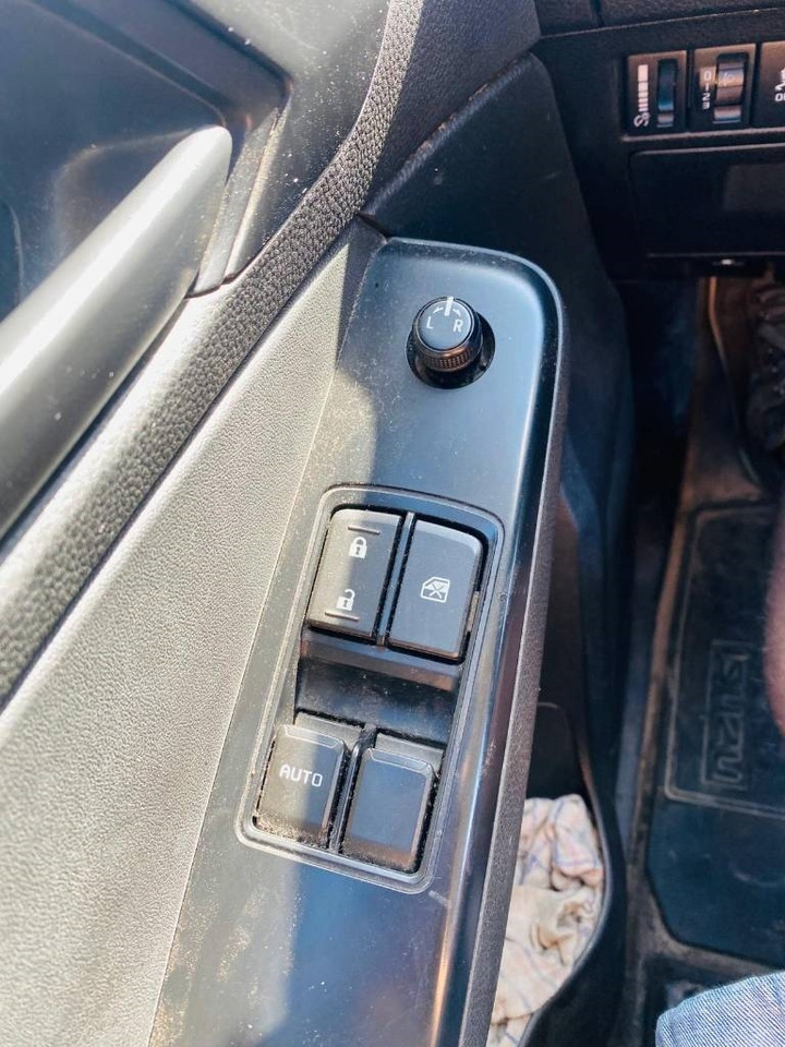 Voiture Isuzu D-Max Socage: photos 11