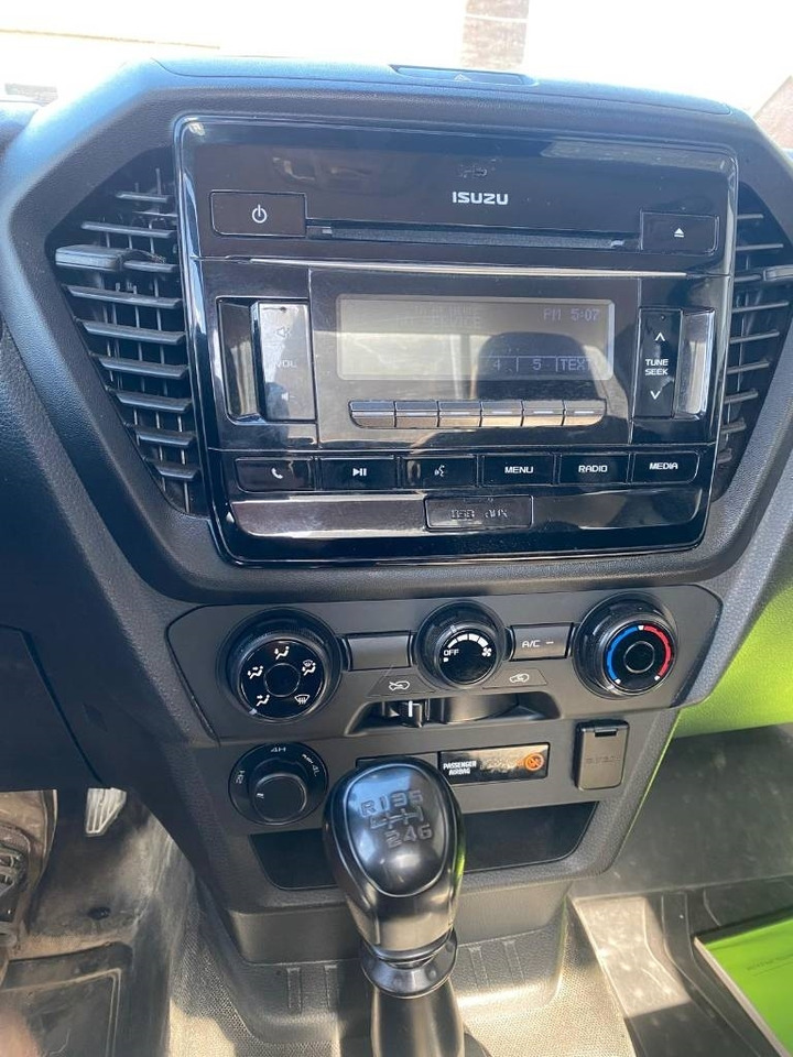 Voiture Isuzu D-Max Socage: photos 10