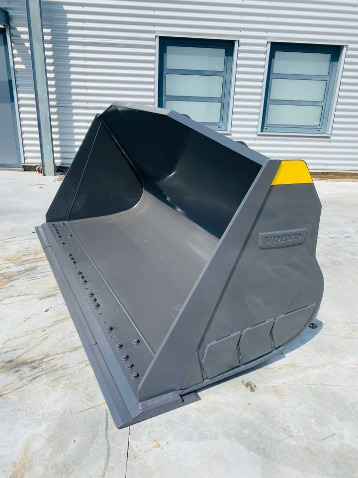 Volvo L 120 - Godet pour Engins de chantier: photos 1 Volvo L 120 - Godet pour Engins de chantier: photos 1