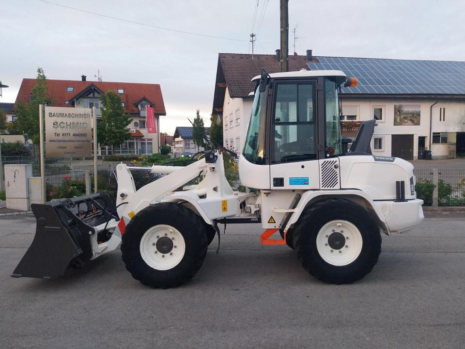 Radlader Volvo L 30 G Hoflader Lader Schaufellader 25 35 20 - Valet de ferme: photos 1 Radlader Volvo L 30 G Hoflader Lader Schaufellader 25 35 20 - Valet de ferme: photos 1