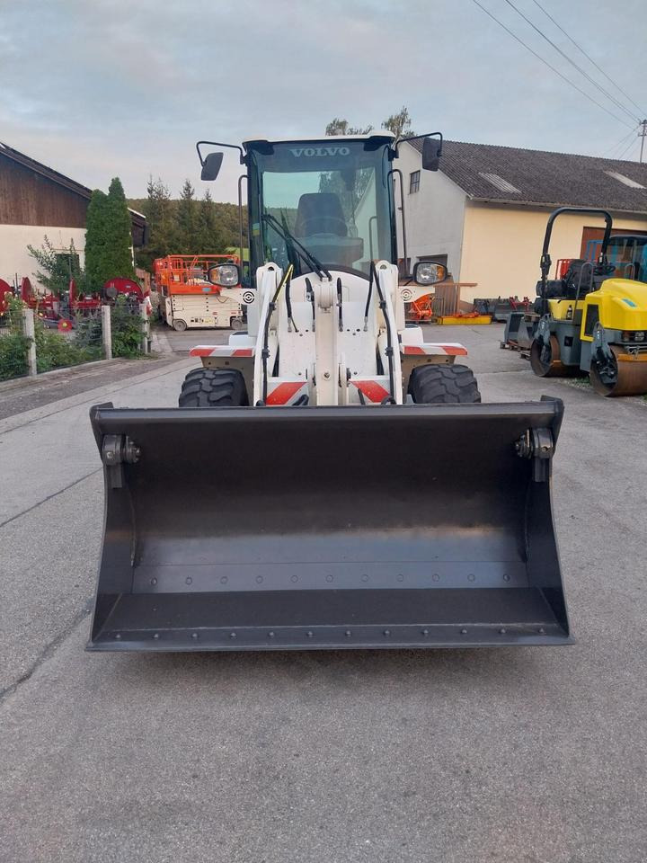 Radlader Volvo L 30 G Hoflader Lader Schaufellader 25 35 20 - Valet de ferme: photos 2 Radlader Volvo L 30 G Hoflader Lader Schaufellader 25 35 20 - Valet de ferme: photos 2