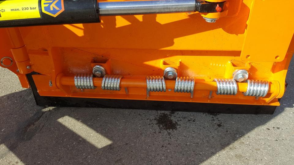 Schneeschild Vario 1,8m Schlepper Radlader Hoflader Euro Fendt - Lame à neige: photos 5 Schneeschild Vario 1,8m Schlepper Radlader Hoflader Euro Fendt - Lame à neige: photos 5