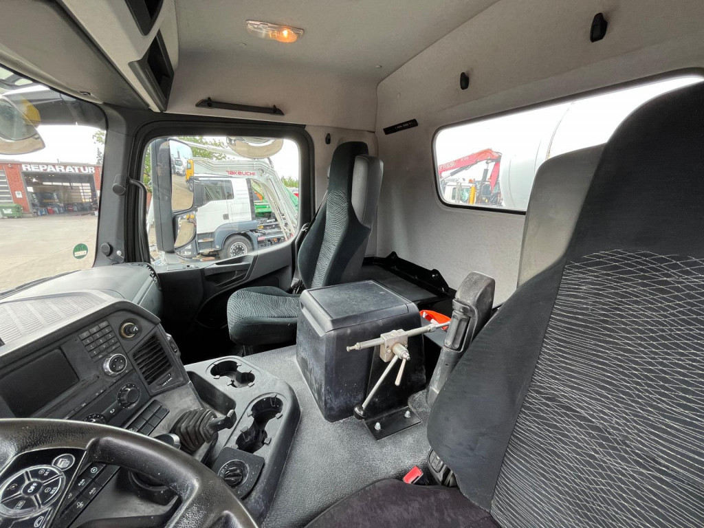 MERCEDES-BENZ Arocs 3240 B 8x4 Betonmischer Deutsch Top AP Achsen - Camion: photos 3 MERCEDES-BENZ Arocs 3240 B 8x4 Betonmischer Deutsch Top AP Achsen - Camion: photos 3