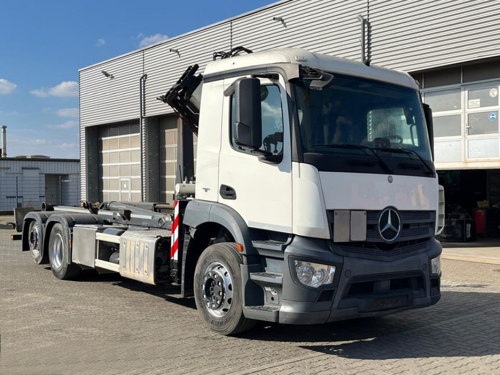 Camion ampliroll, Camion grue MERCEDES-BENZ Antos 2543 L 6x2 Abrollkipper mit Kran Funk+Greiferst.: photos 8