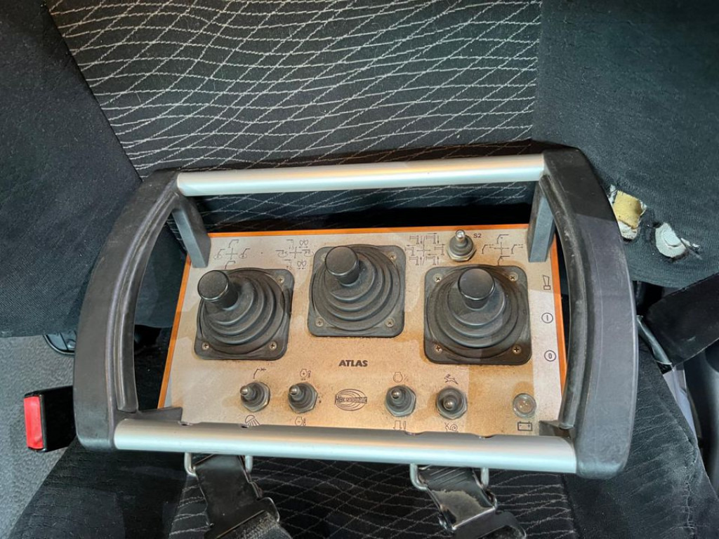 MERCEDES-BENZ Antos 2543 L 6x2 Abrollkipper mit Kran Funk+Greiferst. - Camion ampliroll, Camion grue: photos 3 MERCEDES-BENZ Antos 2543 L 6x2 Abrollkipper mit Kran Funk+Greiferst. - Camion ampliroll, Camion grue: photos 3