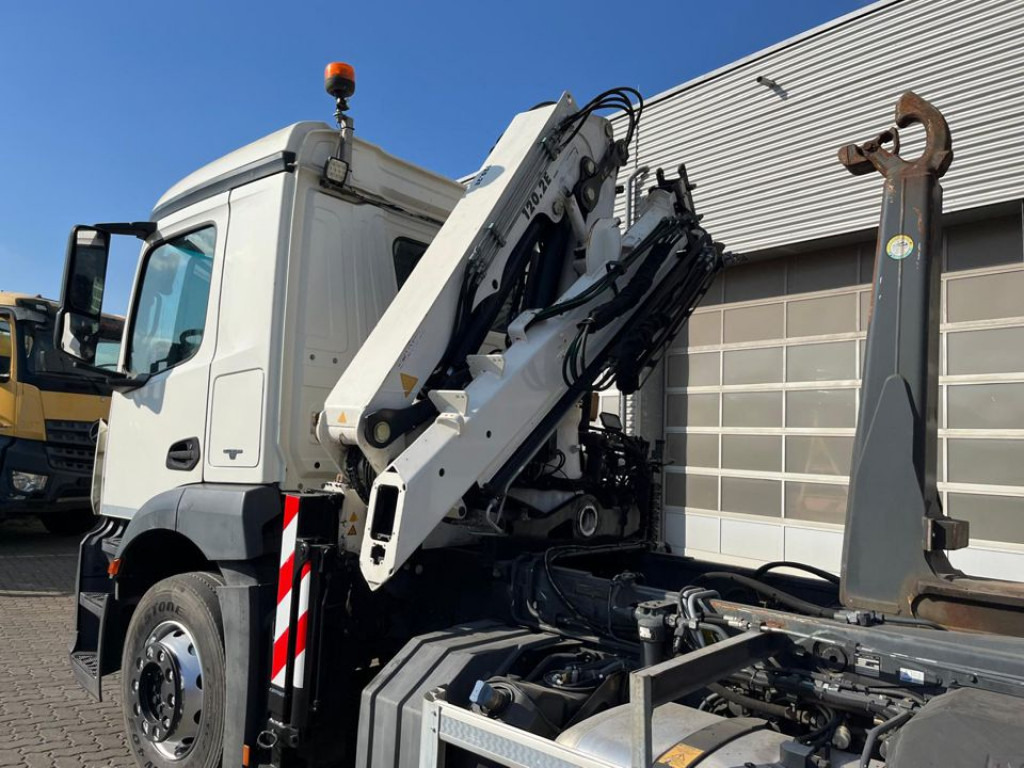 MERCEDES-BENZ Antos 2543 L 6x2 Abrollkipper mit Kran Funk+Greiferst. - Camion ampliroll, Camion grue: photos 5 MERCEDES-BENZ Antos 2543 L 6x2 Abrollkipper mit Kran Funk+Greiferst. - Camion ampliroll, Camion grue: photos 5