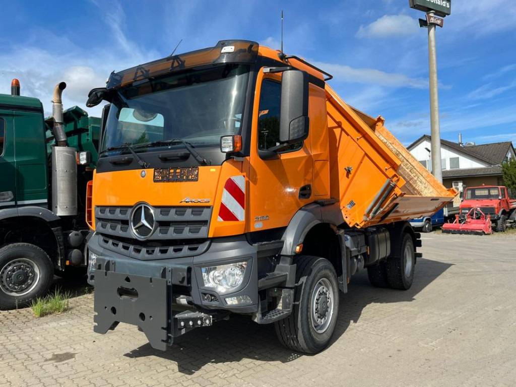 MERCEDES-BENZ Arocs 2135 AK 4x4 2-Achs Allradkipper Kommunalhydr. - Camion benne: photos 1 MERCEDES-BENZ Arocs 2135 AK 4x4 2-Achs Allradkipper Kommunalhydr. - Camion benne: photos 1